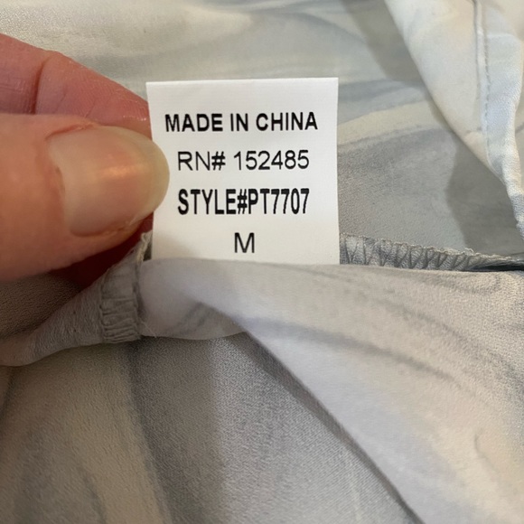 Papermoon size M Grey and White Abstract Print Flutter Sleeve Pullover Top - Picture 7 of 9